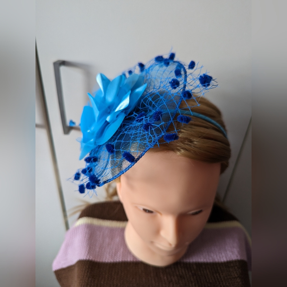 New Blue Floral Fascinator - Picture 3 of 8